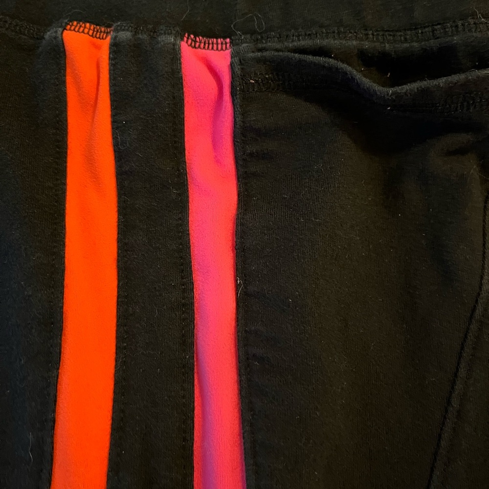 LIVI Active Black Cropped Pants with Side Stripes - Picture 6 of 9
